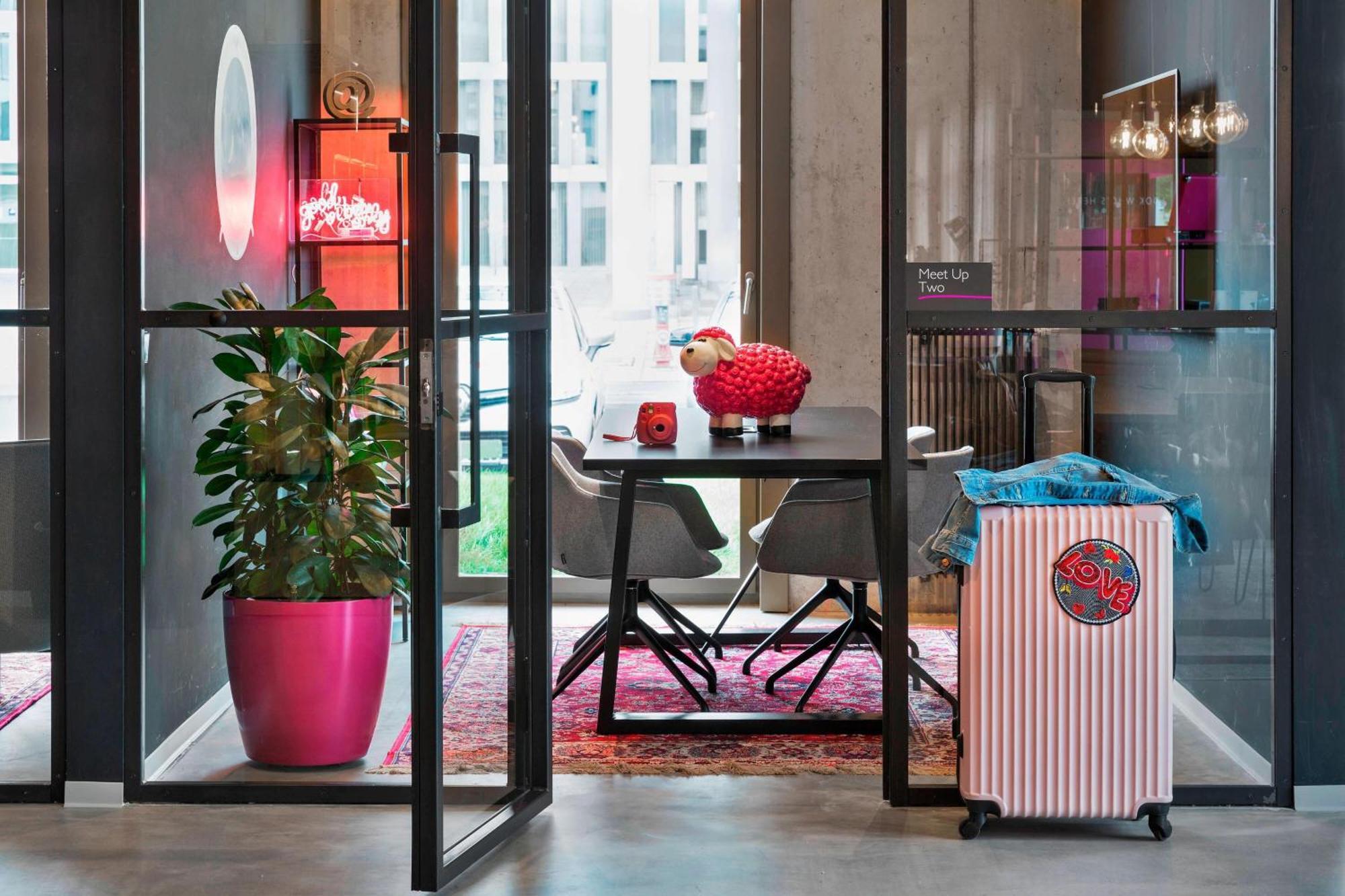 Moxy Darmstadt Exteriör bild